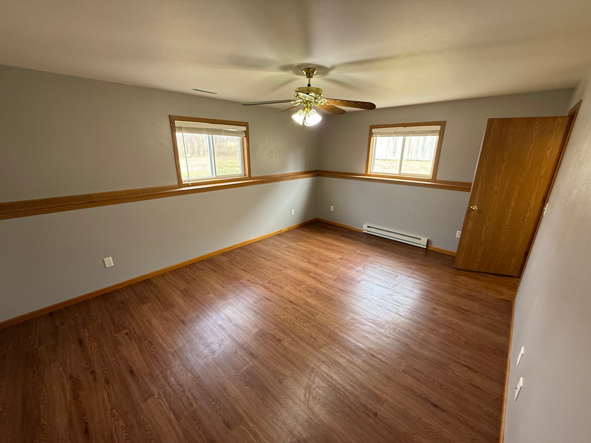 Lower bedroom - 1350 Sunnydale Cir