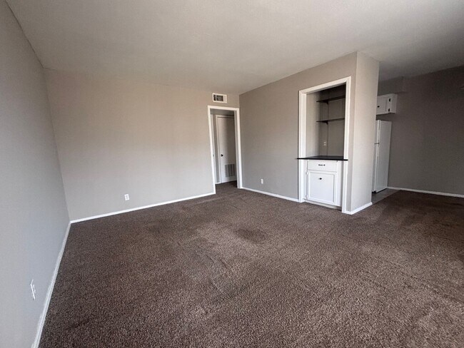 Building Photo - 1 Bed / 1 Bath at Willow Creek Condos – 68th & Yale $1000/month | $1000 Security Deposit
