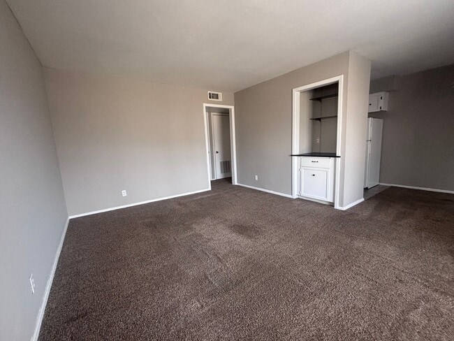 Building Photo - 1 Bed / 1 Bath at Willow Creek Condos – 68th & Yale $975/month | $975 Security Deposit