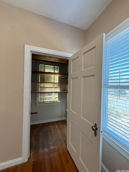 Building Photo - 530 W Gramercy Pl