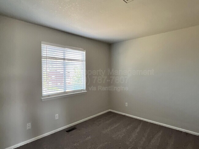 Building Photo - 5671 Vermillion Bluffs Dr