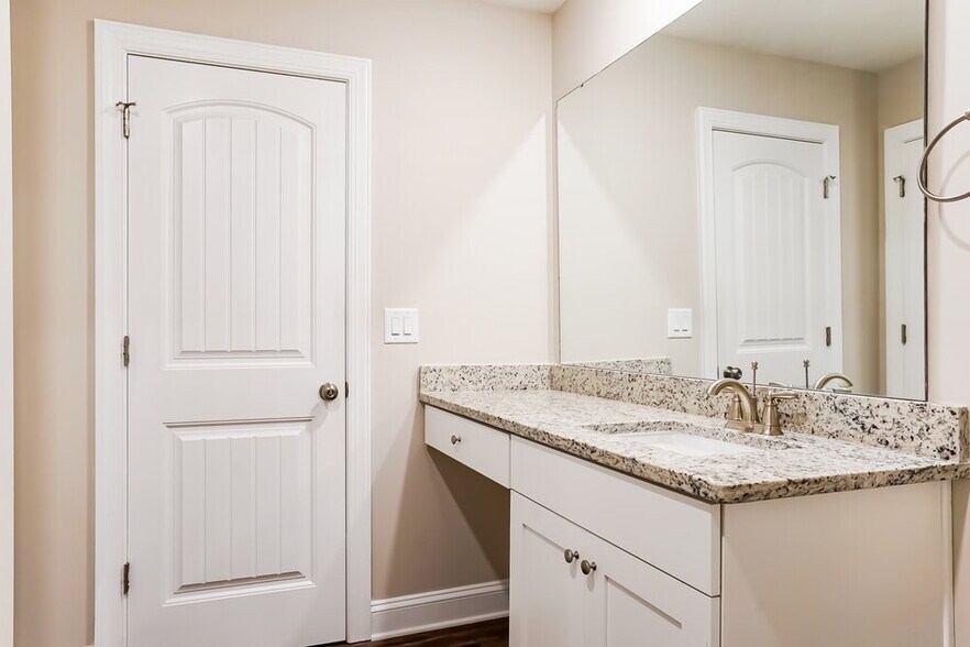 Building Photo - 327 Azalea Gaze Dr