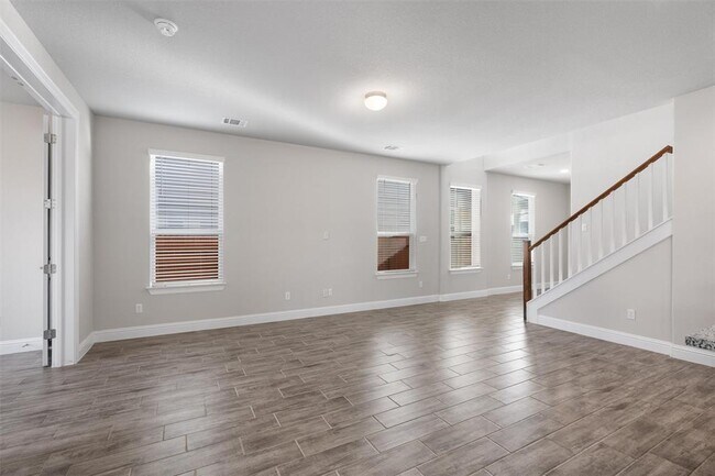 Building Photo - 312 Stone Cyn Dr