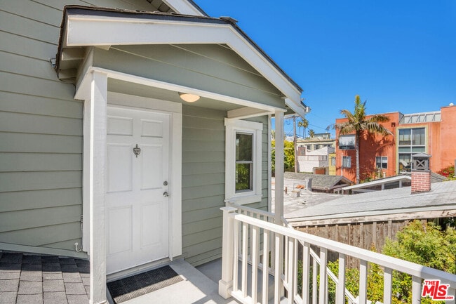 Building Photo - 431 Linnie Canal
