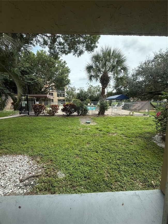 Building Photo - 9441 Live Oak Pl