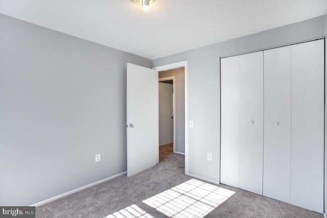 Building Photo - 700 Brandon Cir