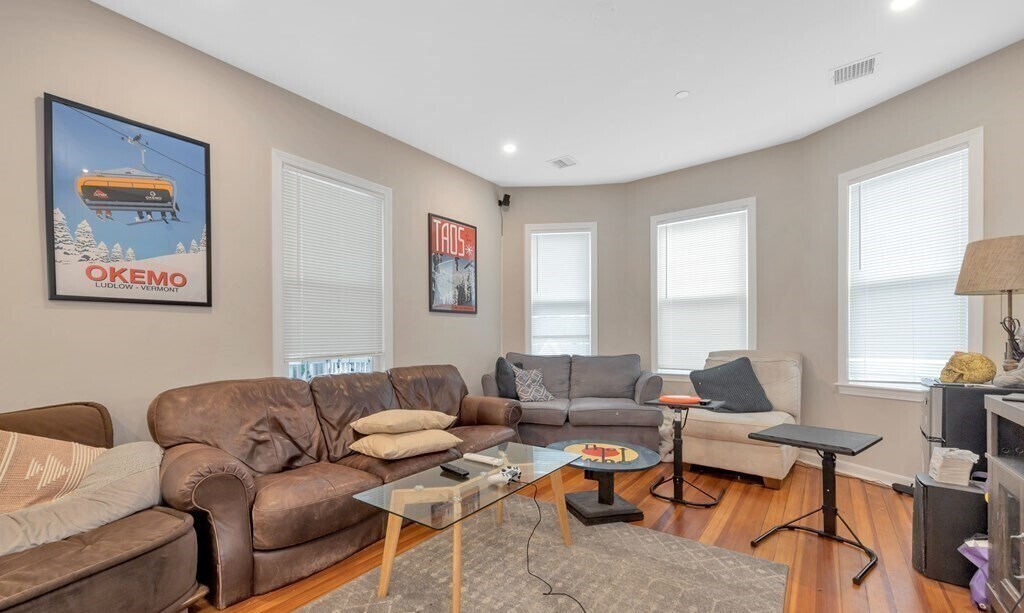 Building Photo - 228 Calumet St