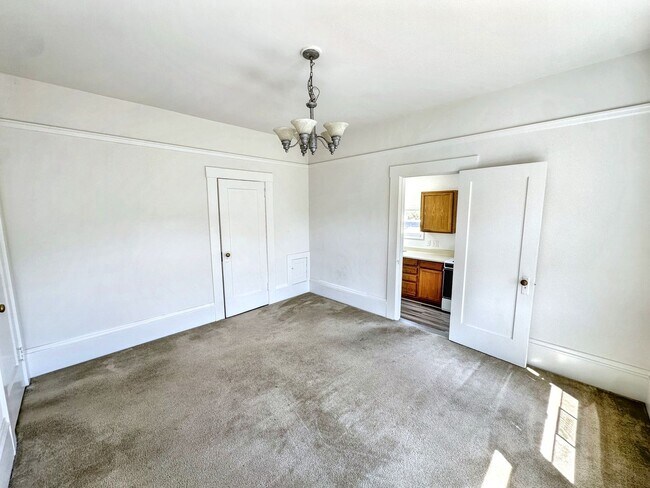 Building Photo - 534 63rd St