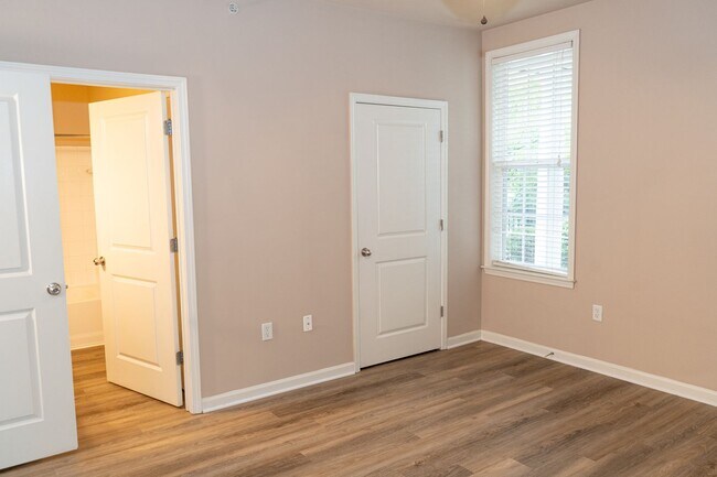 Building Photo - One Bedroom at Walker Square!