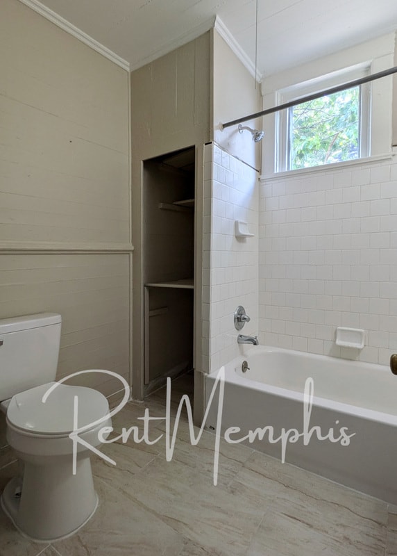 Building Photo - 995 Meda St