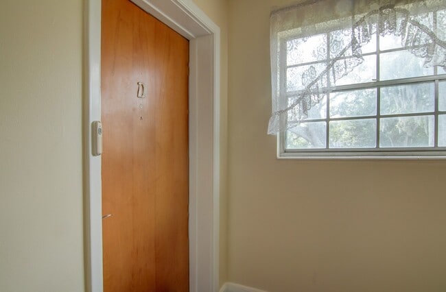 Building Photo - Cozy 3 Bed 2 Bath Condo for Rent in Downto...