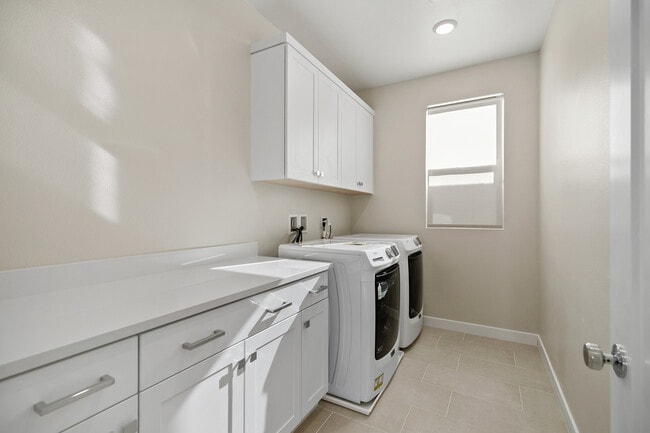 Building Photo - 590 Catalonia