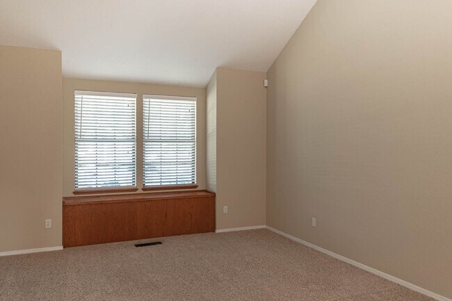 Building Photo - Two story home located near major shopping and restaurants!