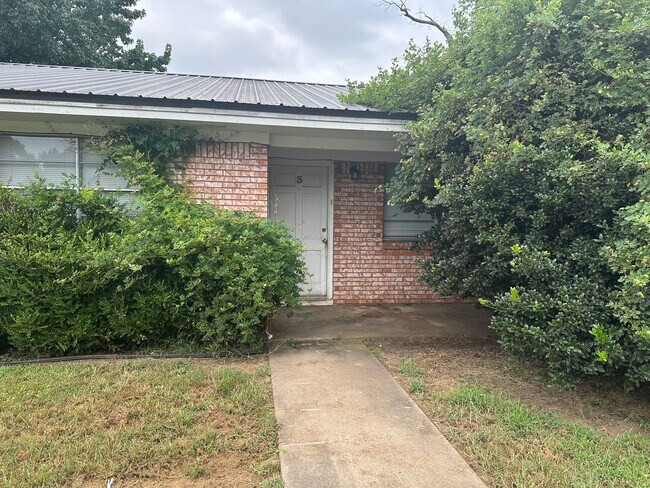 Primary Photo - 308 N Inglewood Ave