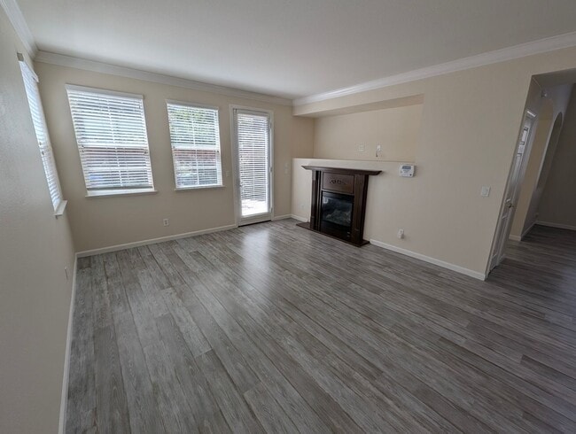 Building Photo - Well-Appointed Fairfield 3/2.5 Home with E...