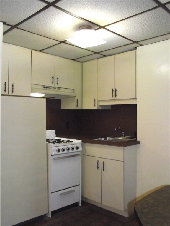Building Photo - 924 Beacon St