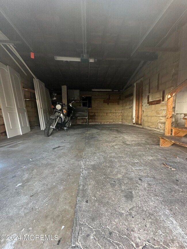 Building Photo - 56 Steiner Ave