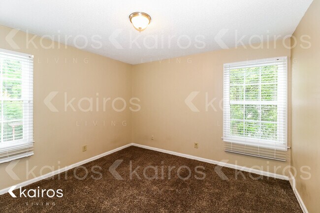 Building Photo - 5824 Tam Oshanter Ave