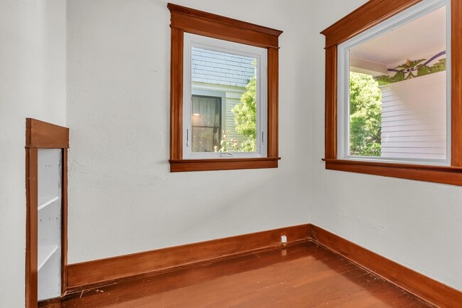Building Photo - 2633 S Halldale Ave