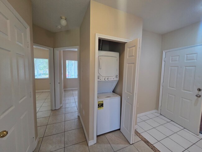 Building Photo - 489 Las Cortes Ln