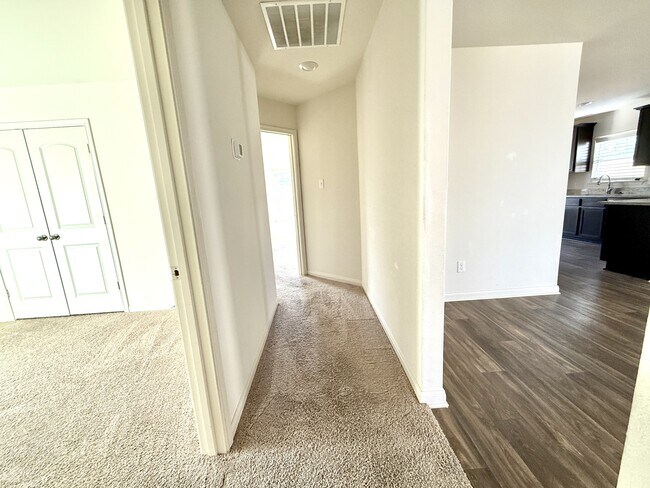 Building Photo - 1008 Riverdale Cove