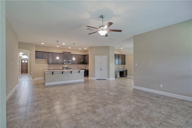 Building Photo - 124 Claiborne Lake Ln