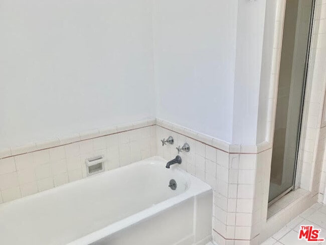 Building Photo - 356 S La Jolla Ave