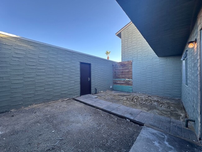 Building Photo - 4p5227 *