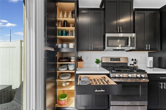 Building Photo - 237 Callen Falls Ave