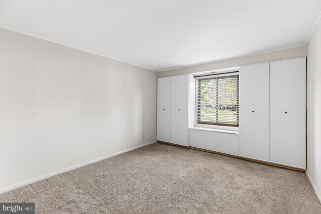 Building Photo - 220 Echelon Rd