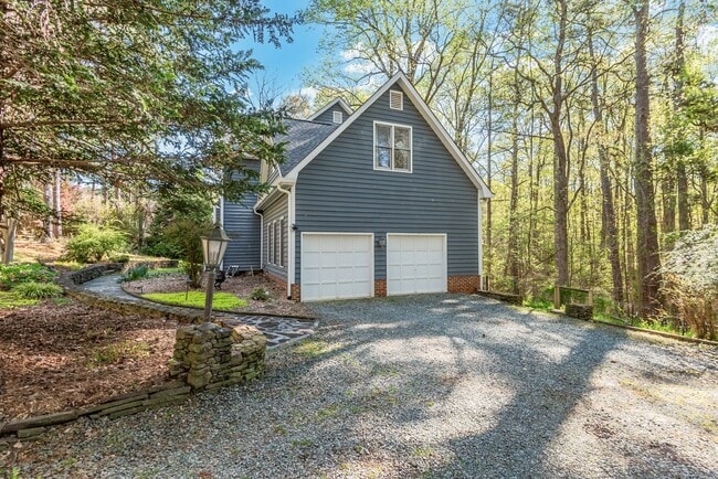 Building Photo - **Applications Pending** Charming Home on Large Lot in Chapel Hill!