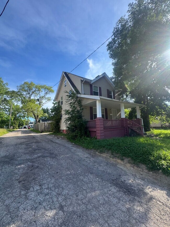 Building Photo - 10422 Dove Ave