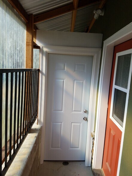 Building Photo - 614 Grand Ave