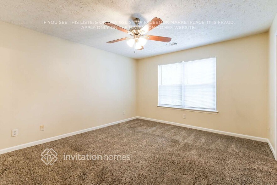 Building Photo - 2235 Lexington Ln