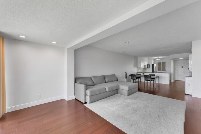 Building Photo - 4489 Luxemburg Ct