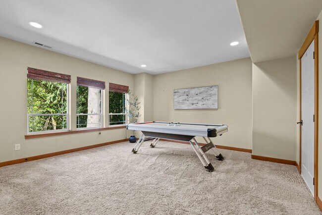 Building Photo - 3 Bed, 3 Bath Custom Built Home in Sudden Valley