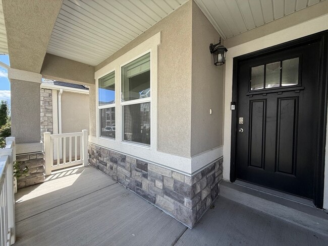 Building Photo - 3 Bed | 2.5 Bath | 2,365 sq ft above grade | Full unfinished basement | 2-car garage