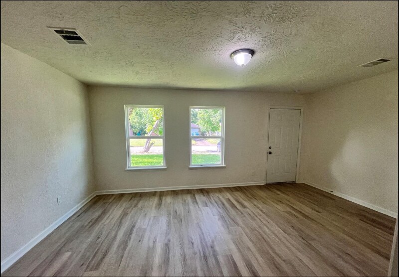 Building Photo - 5915 Beldart St