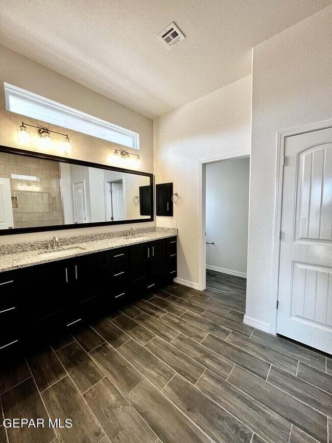 Building Photo - 13652 Glen Vista Ln