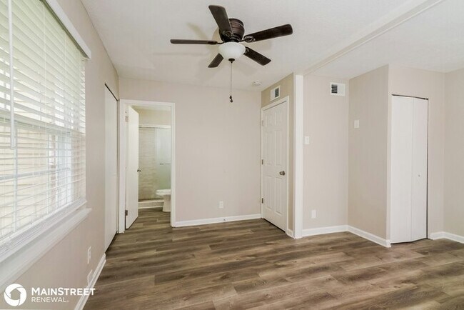 Building Photo - 122 OAKCREST CT, LOUISVILLE, KY 40229