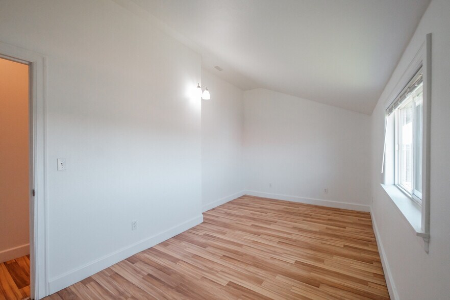 bedroom - 14607 Dominic Rd NE