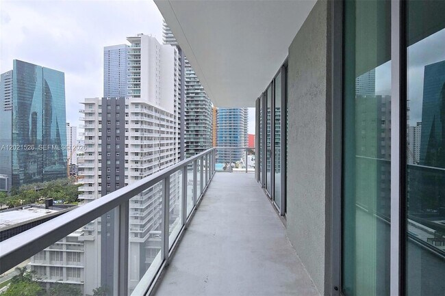 Building Photo - 1111 SW 1st Ave