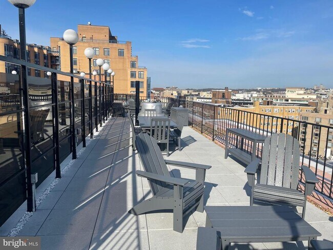 Building Photo - 1420 N St NW