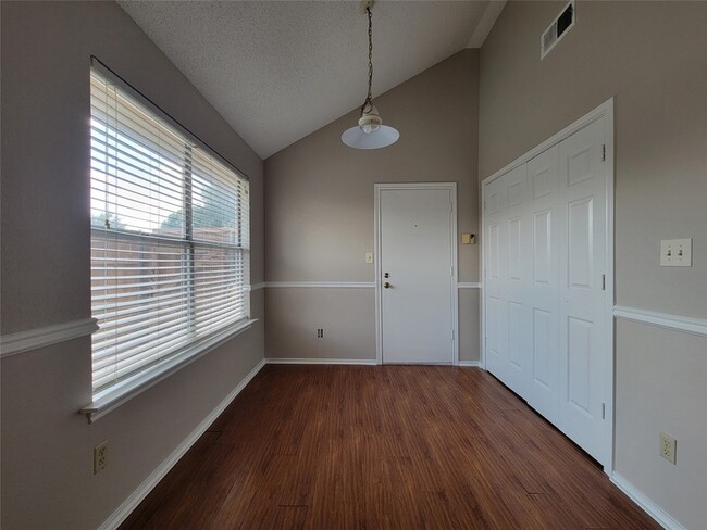 Building Photo - 2104 Birch Bend