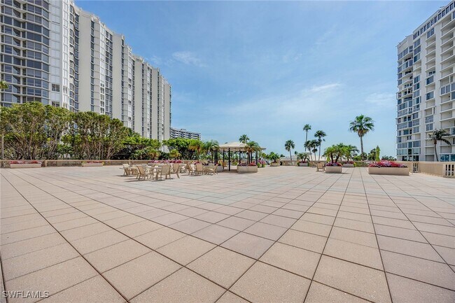 Building Photo - 4031 Gulf Shore Blvd N