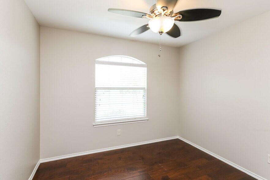 Building Photo - 2116 Meadow View Dr