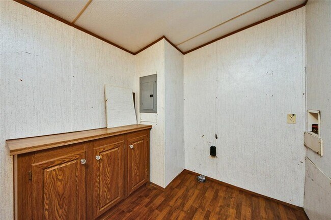 Building Photo - 18915 Sawmill Dr