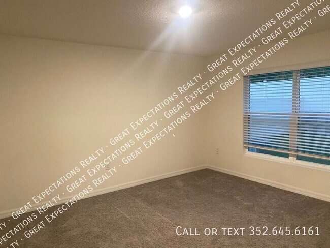 Building Photo - 6563 SE 1st Lp