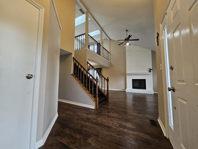 Building Photo - 7645 Bayridge Dr