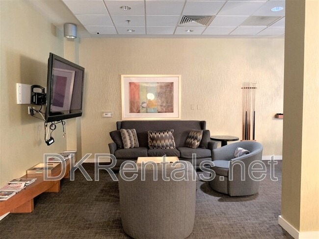 Building Photo - 711 Cosmopolitan Dr NE